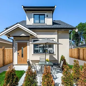 Three Bedrooms Brand New Laneway House Near Public Transit Vancouver